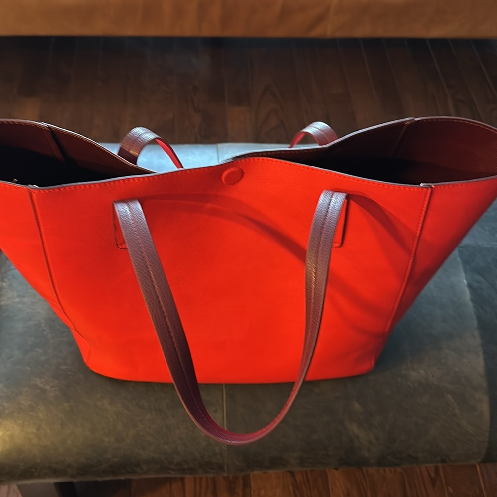 Brand New: Large Reversible Red Target tote bag with magnetic top closure - Picture 4 of 4